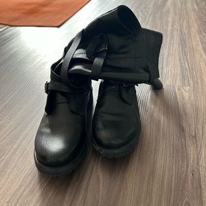 Steve Madden combat Boots - Women’s